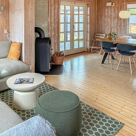 2 Bedroom Amazing In Prázdninový dům